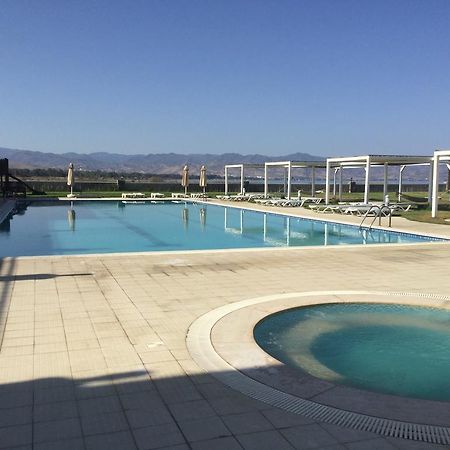 Aphrodite Beachfront Apartment Ghaziveran Екстериор снимка