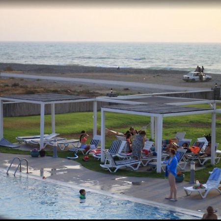 Aphrodite Beachfront Apartment Ghaziveran Екстериор снимка