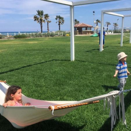 Aphrodite Beachfront Apartment Ghaziveran Екстериор снимка