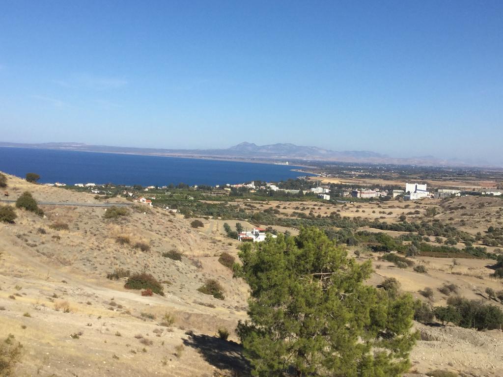 Aphrodite Beachfront Apartment Ghaziveran Екстериор снимка