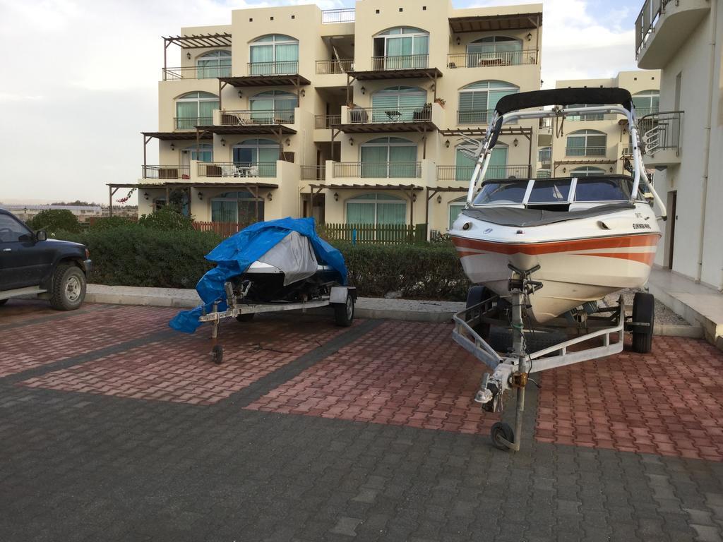 Aphrodite Beachfront Apartment Ghaziveran Екстериор снимка