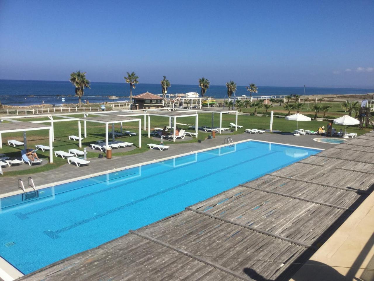Aphrodite Beachfront Apartment Ghaziveran Екстериор снимка