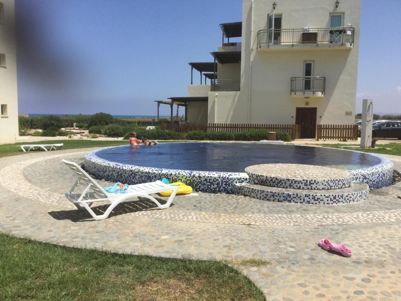 Aphrodite Beachfront Apartment Ghaziveran Екстериор снимка