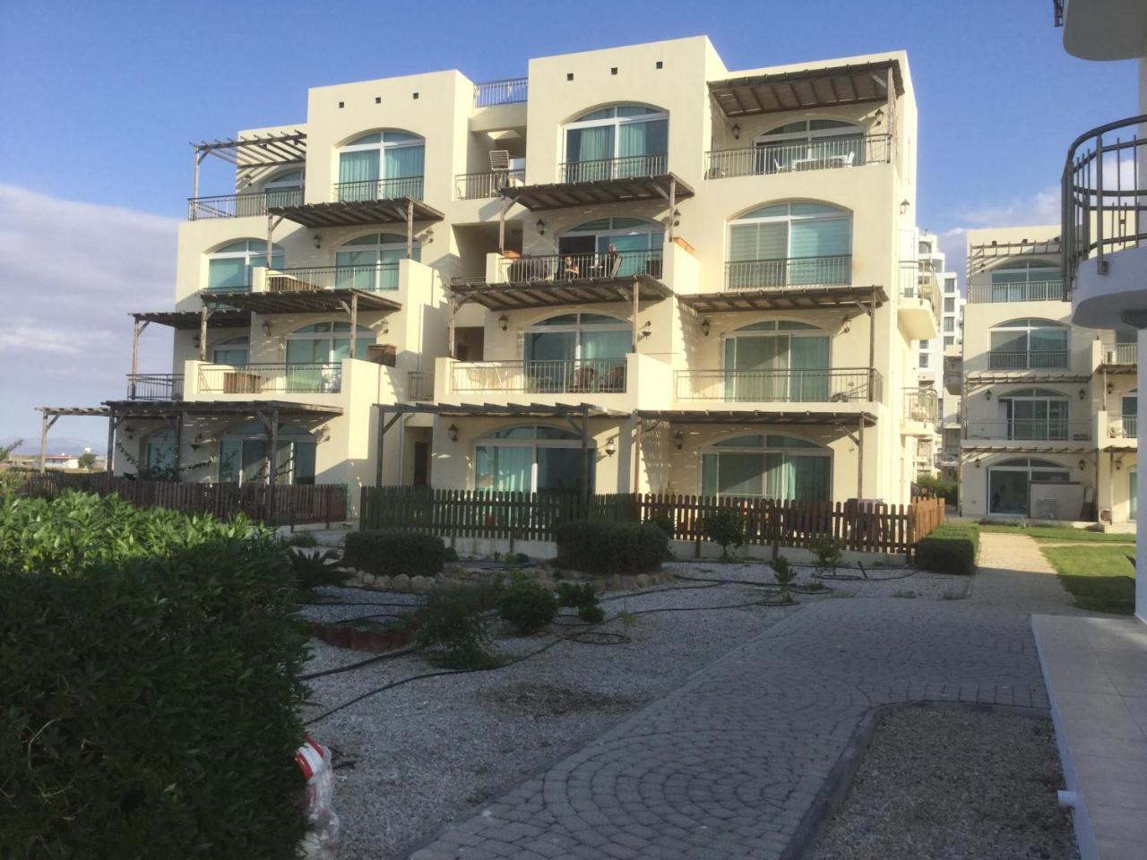 Aphrodite Beachfront Apartment Ghaziveran Екстериор снимка