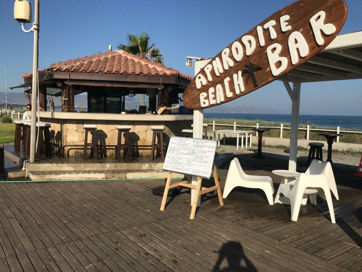 Aphrodite Beachfront Apartment Ghaziveran Екстериор снимка